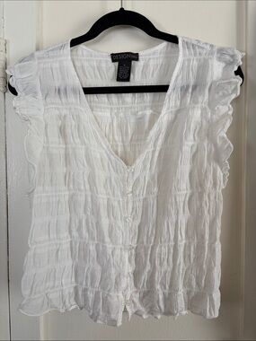 Design365 White Textured V-Neck Button Front Blouse